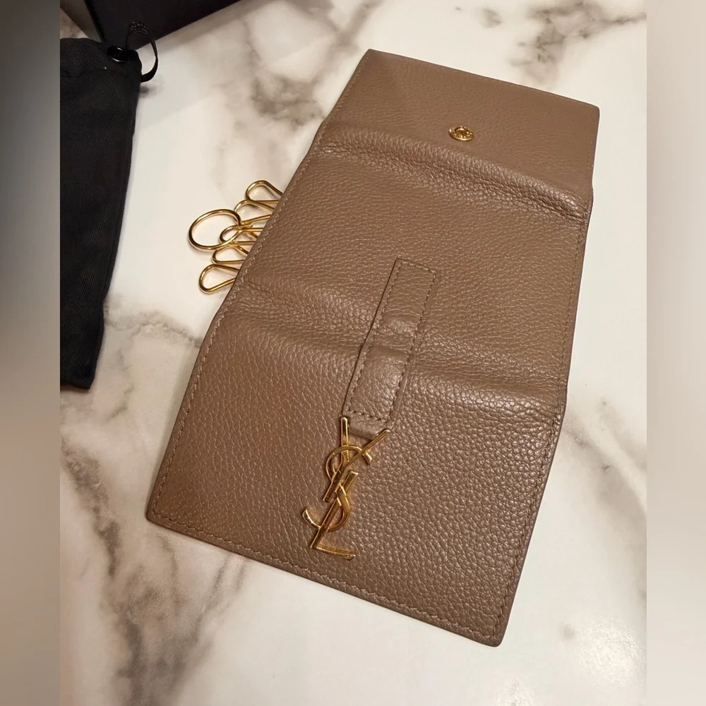 SAINT LAURENT Grained Calfskin Monogram Key Case YSL beige w/COA